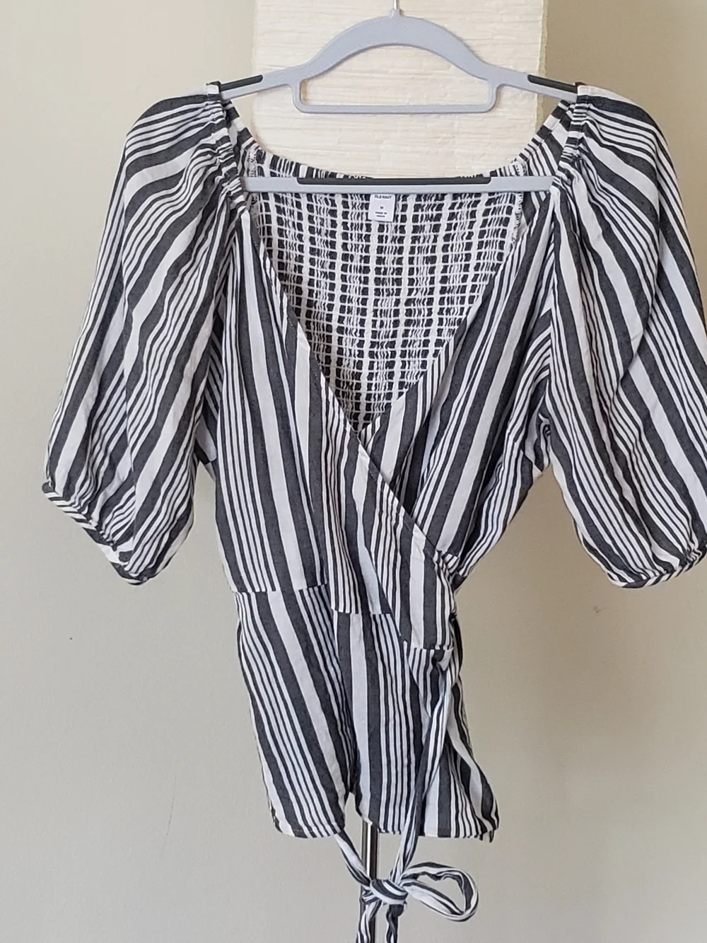 Old Navy Striped Gray & White Wrap Tie Waist Blouse, Size M